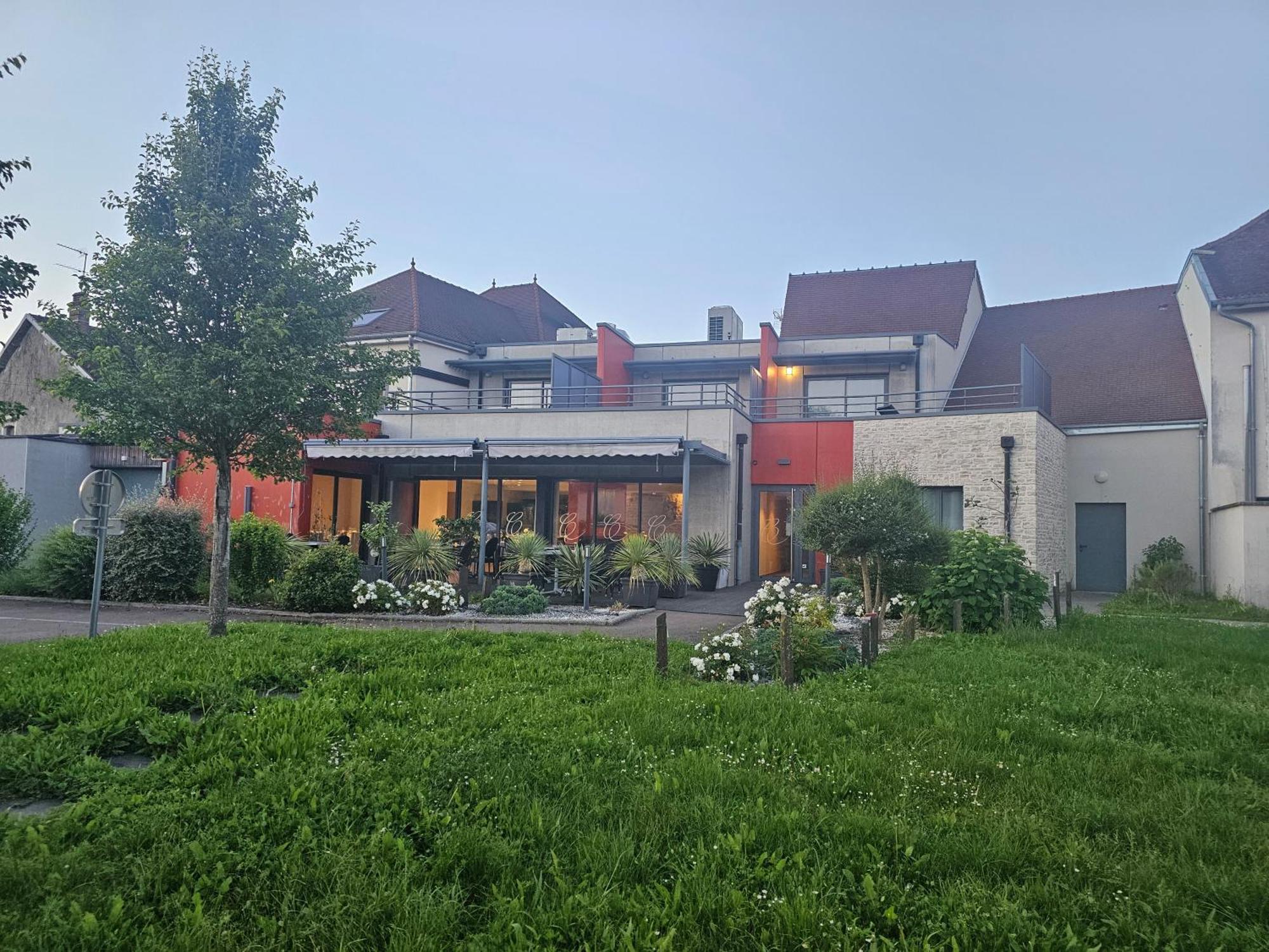 Hotel Au Coeur Des Bulles Loches-sur-Ource Exterior foto